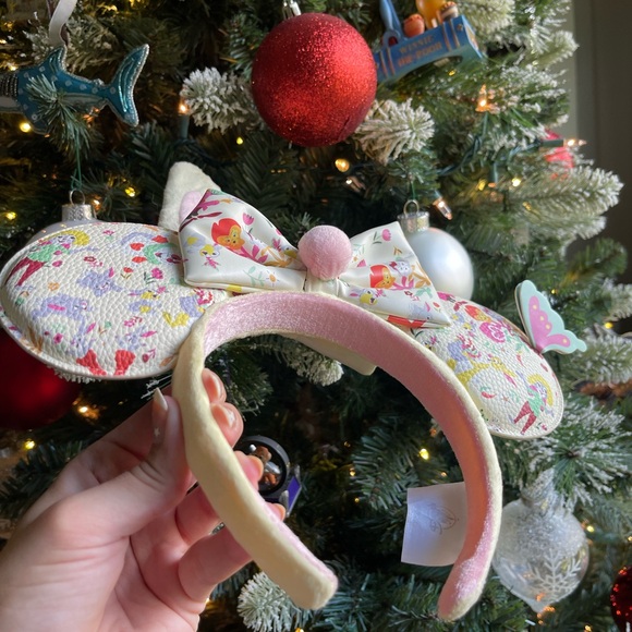 Minnie Ears Reigning Rabbits - Picture 2 of 7